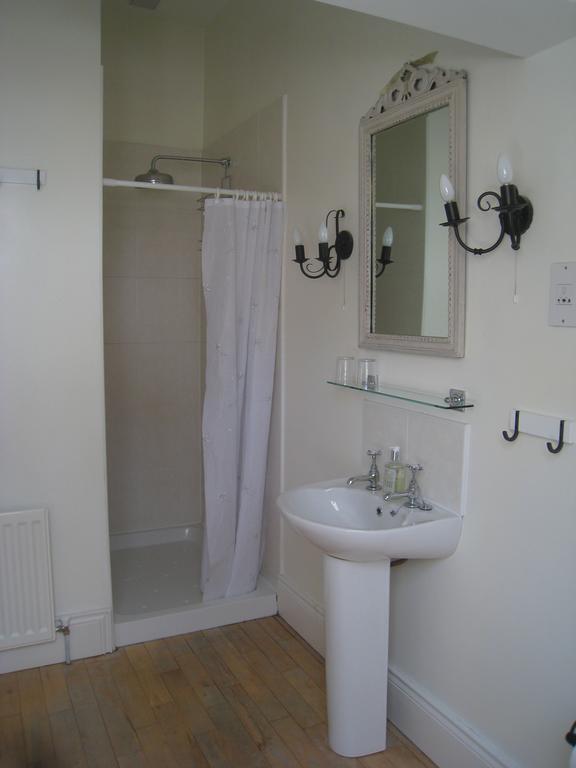 Shola Coach House B&B Coleraine Room photo