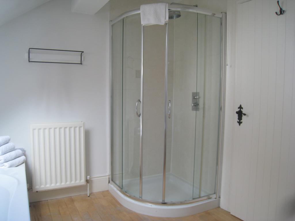 Shola Coach House B&B Coleraine Room photo