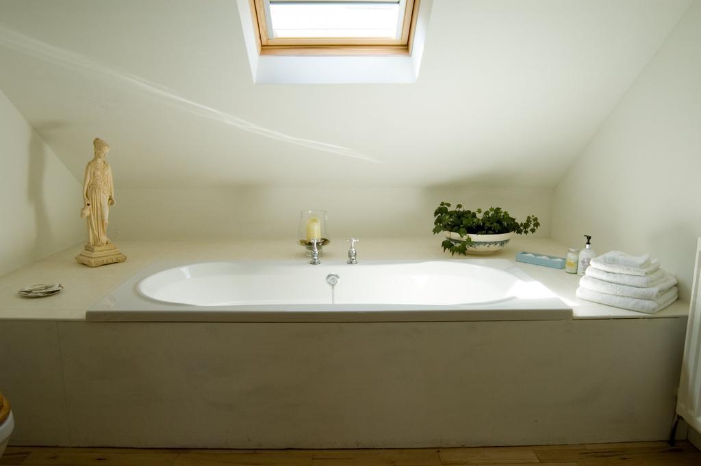 Shola Coach House B&B Coleraine Room photo