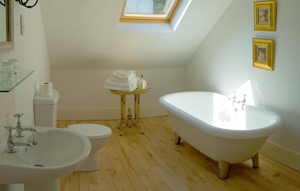 Shola Coach House B&B Coleraine Room photo